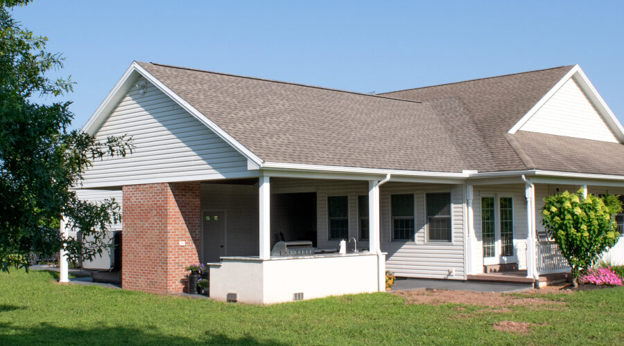 DSC_0762 side view of an outdoor home addition