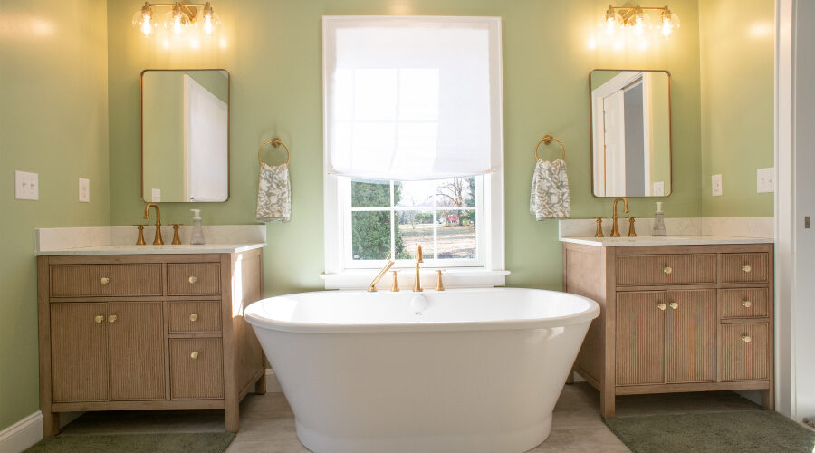 DSC_4174 bathtub and two sinks in a new master suite