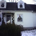 before image of the front of a home before remodeling